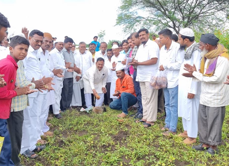 आमदार स्थानिक विकास निधीतून ३० लक्ष रुपयांच्या सांस्कृतिक सभागृहाचे भूमिपूजन !