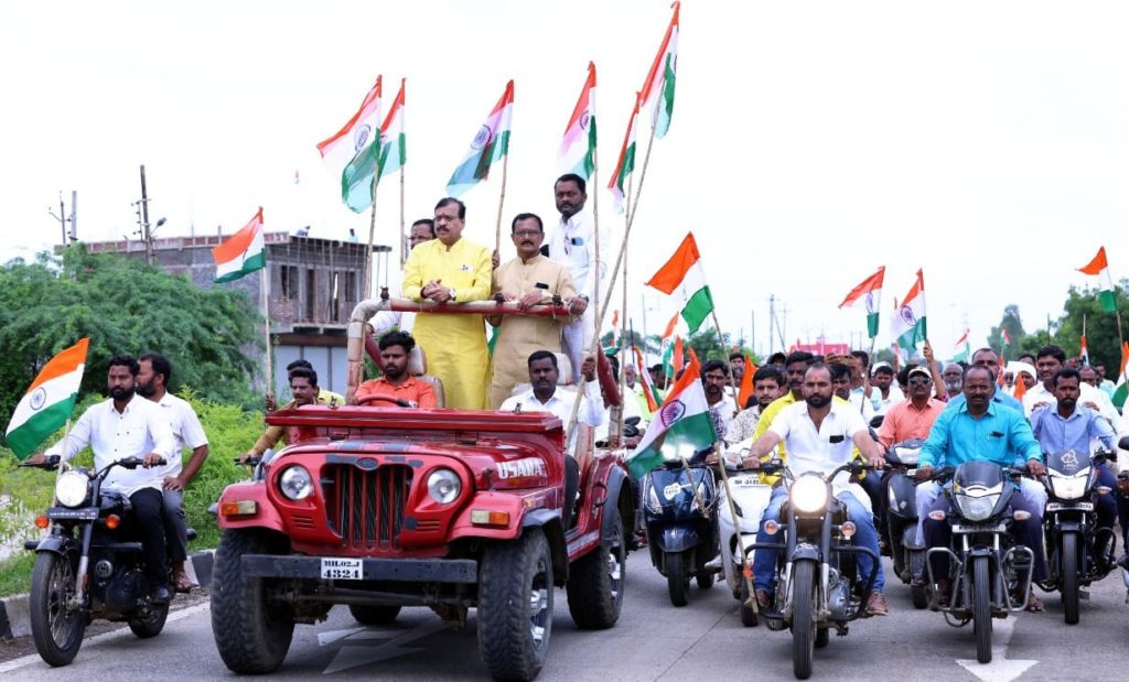 आ. रमेशआप्पा कराड यांच्या नेतृत्वाखाली रेणापुर, मुरुड तिरंगा रॅलीला मोठा प्रतिसाद