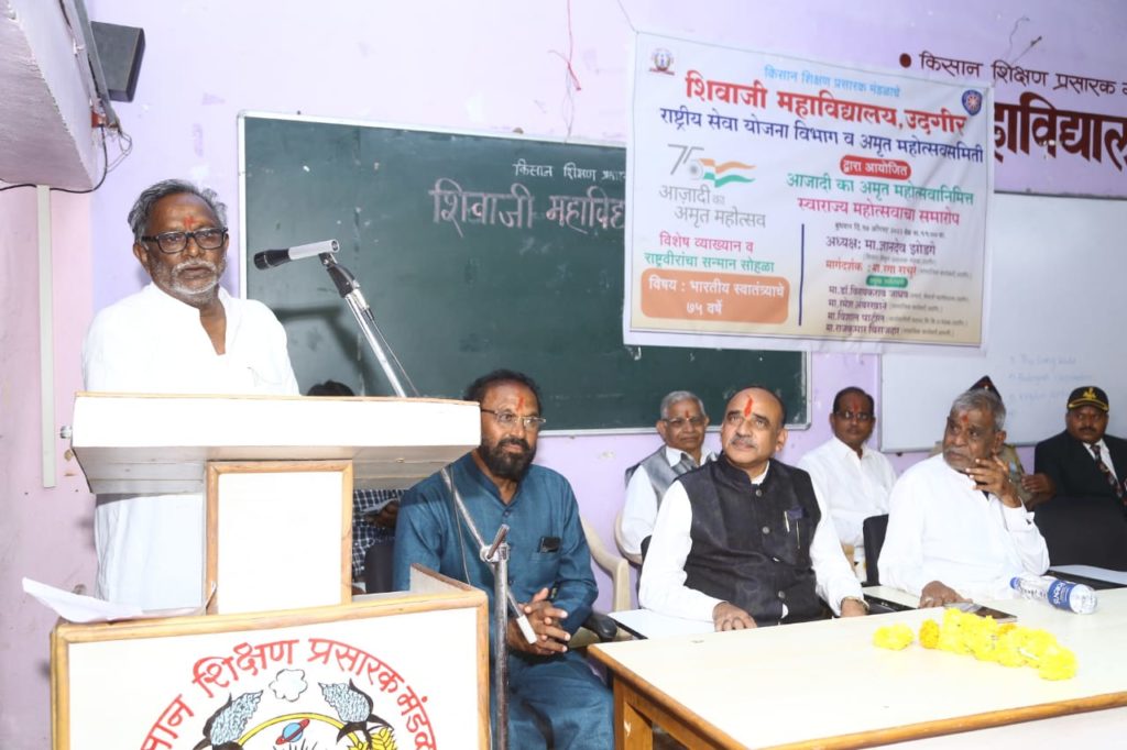 स्वातंत्र्यासाठी गांधीजींचे व स्वातंत्र्यानंतर सैनिकांचे योगदान महत्वाचे - रंगा राचुरे