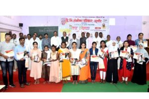 दि. लिं.होळीकर प्रतिष्ठान तर्फे गुणवंत विद्यार्थ्यांचा सत्कार संपन्न