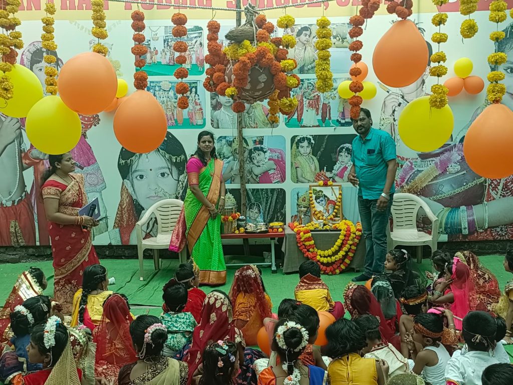 मंथन पब्लीक स्कूलमध्ये दहीहंडीचा उत्सव साजरा