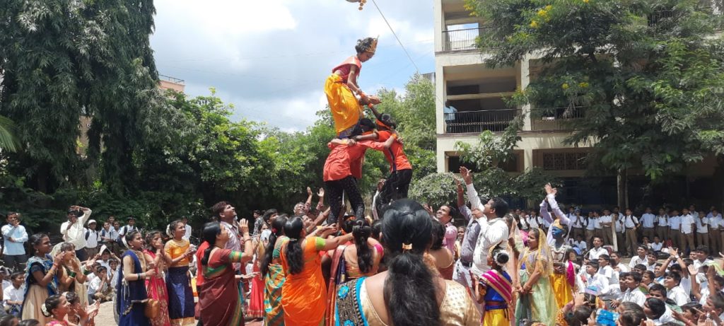 लालबहादुर शास्त्री मा.विद्यालयात दहीहंडी उत्साहात साजरी