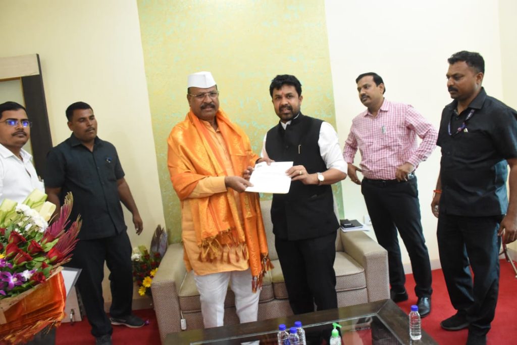 शेतकऱ्यांना हेक्टरी 50 हजार रुपये द्या - कृषिमंत्र्याकडे आ.बनसोडे यांची मागणी