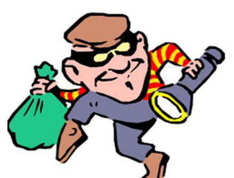 शहरातील काही दुकाने रात्री बारा वाजेपर्यंत चालू; कायदा सुव्यवस्थेचे तीन तेरा !