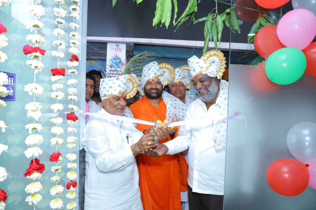 सौराष्ट्र निधी बँक समाज उभारणीत सहकार्य करेल - चंदर अण्णा वैजापूरे