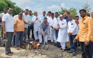 अहमदपूर ते काळेगाववाडी रस्त्यावरील पुलाच्या बांधकामाचे भूमिपुजन आमदार बाबासाहेब पाटील यांच्या हस्ते संपन्न!