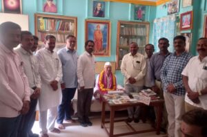 शिक्षकांनी जीवनभर ज्ञान घ्यावे व विद्यार्थ्यांना द्यावे - प्राचार्य व्ही व्ही गंपले