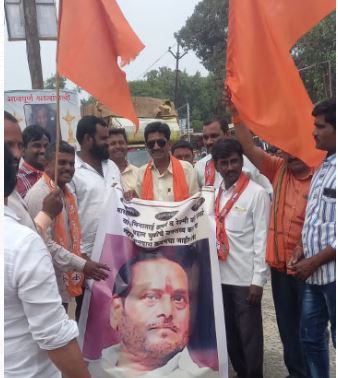 रामदास कदमांच्या ‘त्या’ विधानाच्या निषेधार्थ अहमदपूरात जोडे मारो आंदोलन