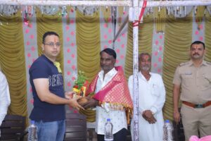 पोलीस अधीक्षक निखील पिंगळे यांची नणंद येथील गणेश मंडळाला भेट