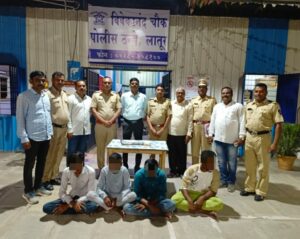 कत्तीने केक कापून वाढदिवसाचे सेलिब्रेशन, बर्थडे बॉय सह 6 जनांविरुद्ध गुन्हा दाखल