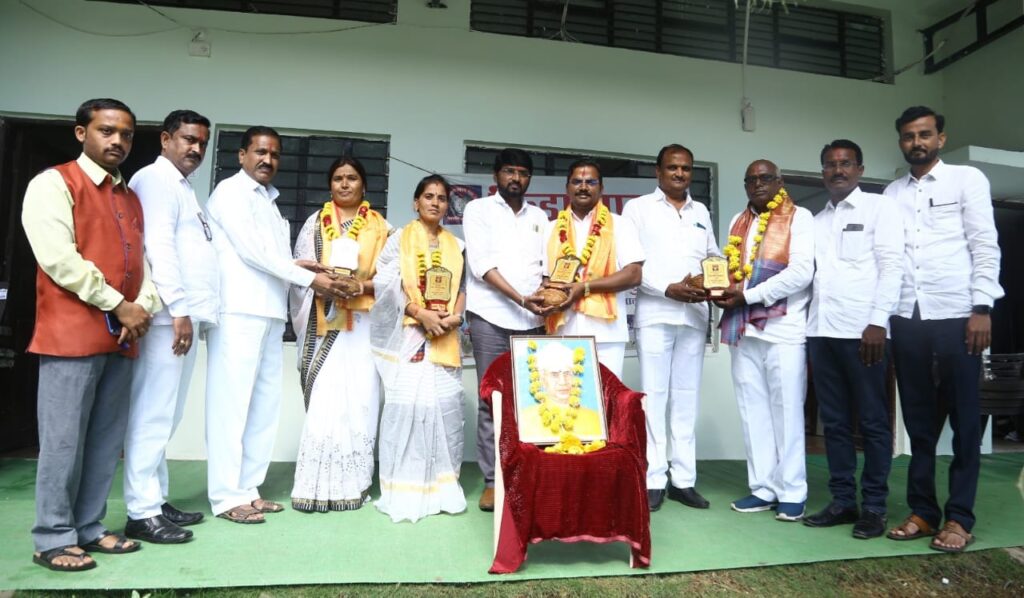 विद्यावर्धिनी शैक्षणिक संकुलातील नगरे, पवार ,सूर्यवंशी, वडगावे यांना आदर्श शिक्षक पुरस्कार