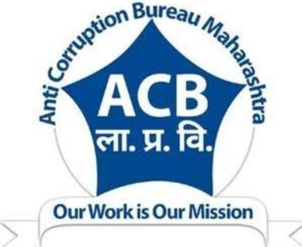 लक्ष्मीच्या पावलाने लाचेची रक्कम आली !!<br>दुर्दैवाने पोलीस उपनिरीक्षक मॅडमला अटक झाली !!!