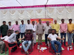 स्वराज्य सार्वजनिक गणेश मंडळाच्या वतीने भव्य रक्तदान शिबिर संपन्न