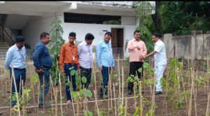 विद्यापीठ व्यवस्थापन परिषदेचे सदस्य डॉ. रमाकांत घाडगेंची 'मिया- वाकी' से भेट