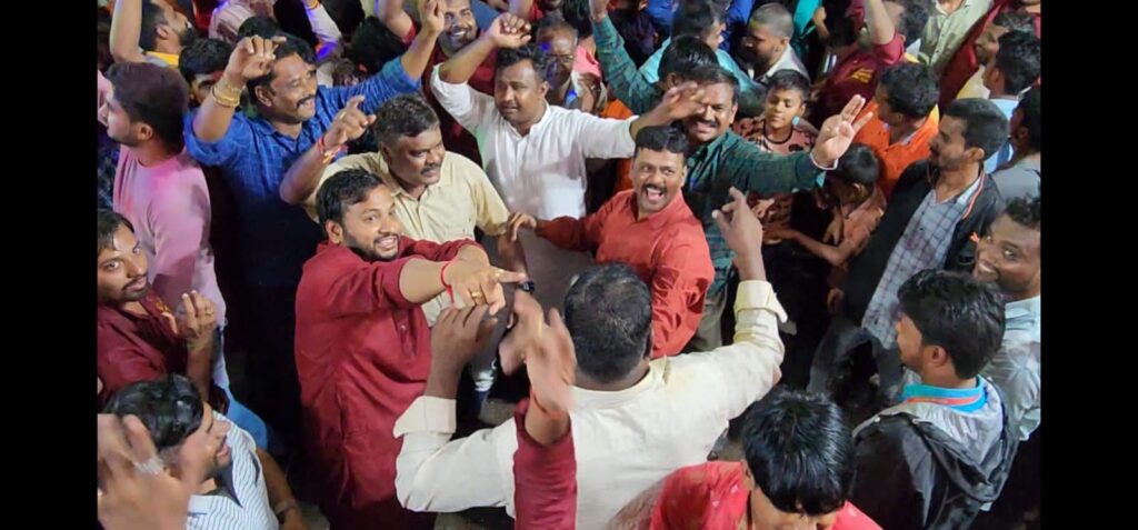 अहमदपूरच्या गणेश विसर्जनात प्रशासकीय अधिकाऱ्यांनी धरला ठेका