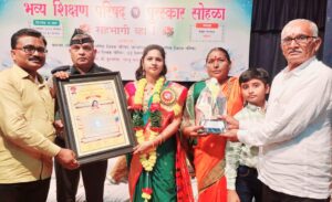 सुमेधा गुट्टे यांना राज्यस्तरीय नारीरत्न पुरस्कार