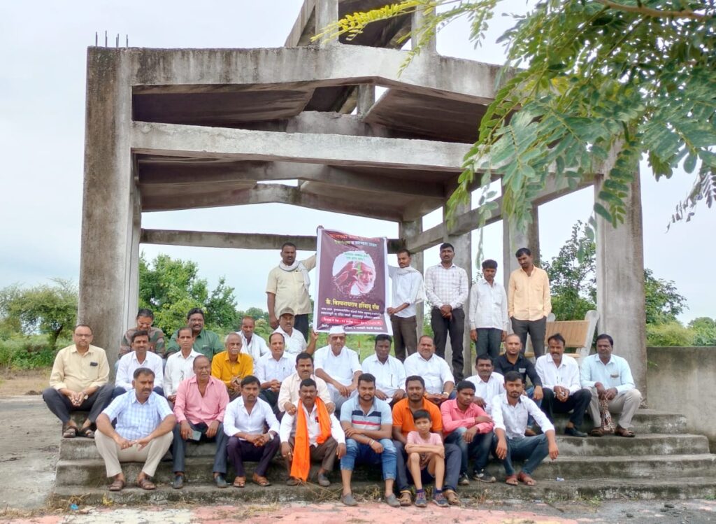 कै. विश्वनाथराव हरिबापू पौळ यांचा प्रथम वर्षश्राद्ध निमित्त खंडाळी गावात अल्लमप्रभू देवस्थान व सार्वजनिक स्मशानभूमी या पवित्र स्थळी वृक्षारोपण व स्वच्छतेतून अभिवादन