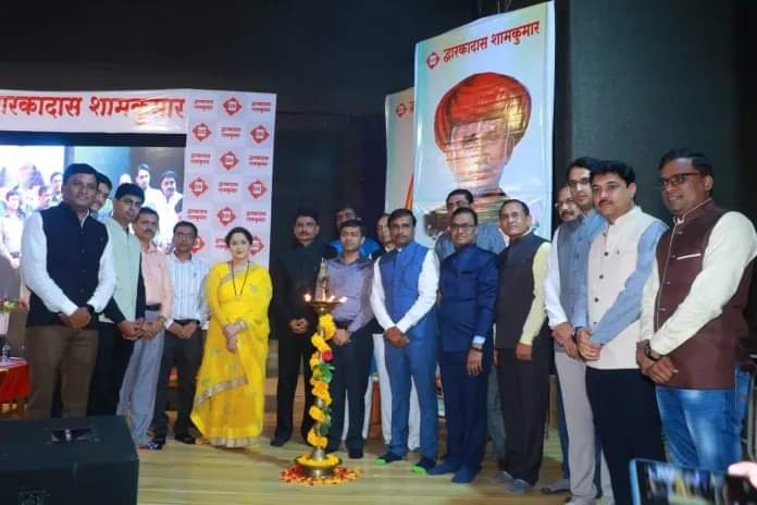 शिक्षकांचा सन्मान हा द्वारकादास शामकुमारचा वेगळा पॅटर्न