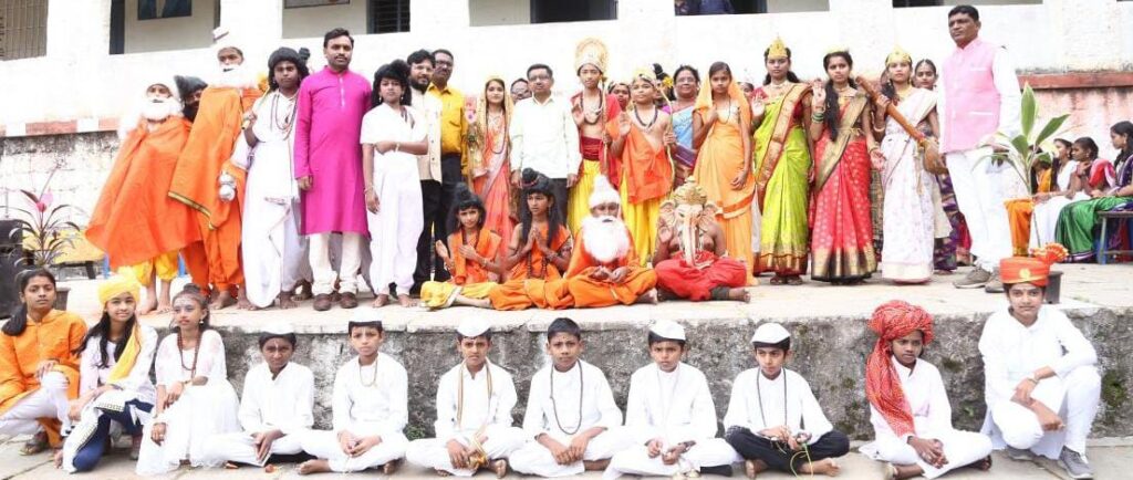 श्यामलाल हायस्कूल मध्ये हिंदी दिन व संस्कृत दिन उत्साहात साजरा