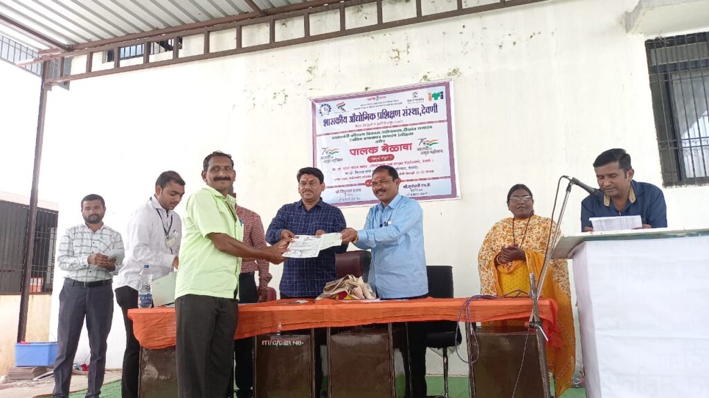 शिधापत्रिकेस आधार जोडणी करावयाचे प्रलंबित असेल त्यांनी विशेष कॅम्प मध्ये सहभागी व्हावे