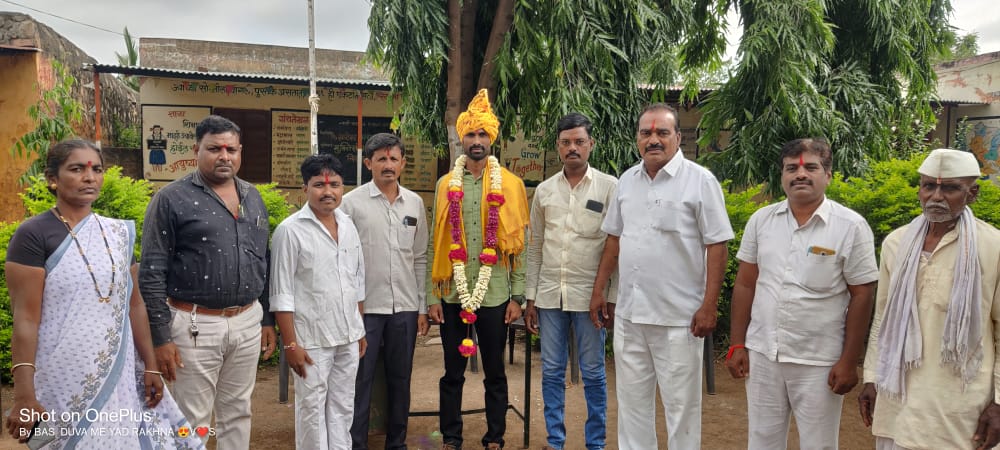 संयुक्त राष्ट्रसंघाच्या शांती सेनेत सेवा बजावून आल्याने महेश सास्तुरे यांचा स्वागत सत्कार