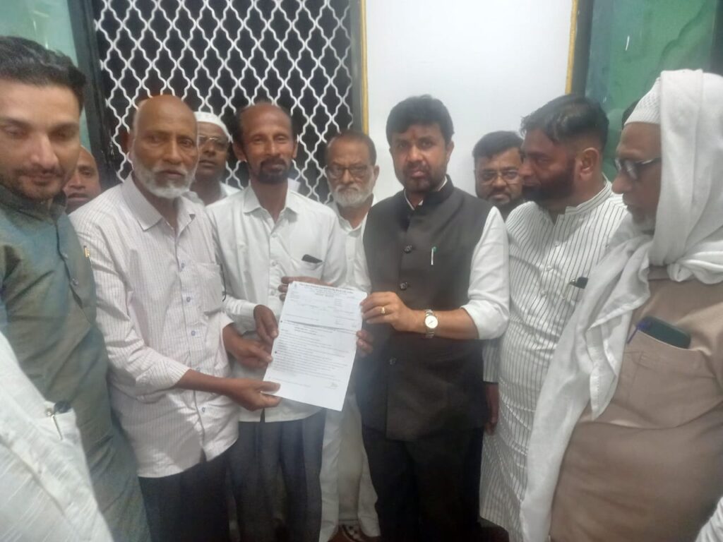 उदगीर शहरातील आठ मज्जतीसाठी स्वच्छालय बांधकामासाठी 80 लाख रुपये चा निधी मंजूर