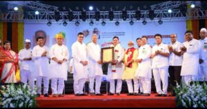 राजस्थानचे मुख्यमंत्री अशोक गेहलोत यांच्या हस्ते सहकार महर्षी दिलीपराव देशमुख यांना देश पातळीवरील सहकार नेत्रुत्व पुरस्कार प्रदान