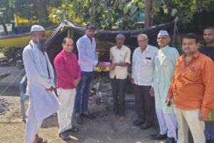 प्रभुराज प्रतिष्ठाण, लातूरच्या वतीने पालावरील कष्टकरी परिवाराला दिवाळी भेट