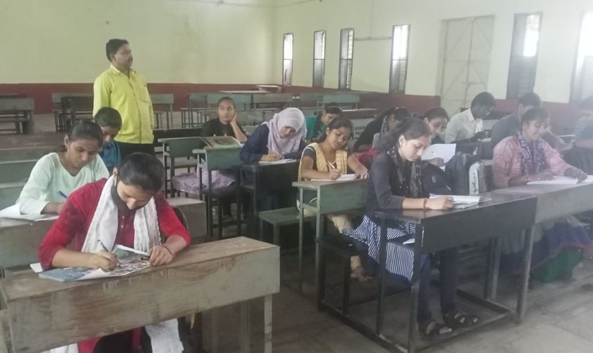 अहमदपूर येथे महात्मा गांधी महाविद्यालये येथे तालुकास्तरीय युवा महोत्सवाचे आयोजन