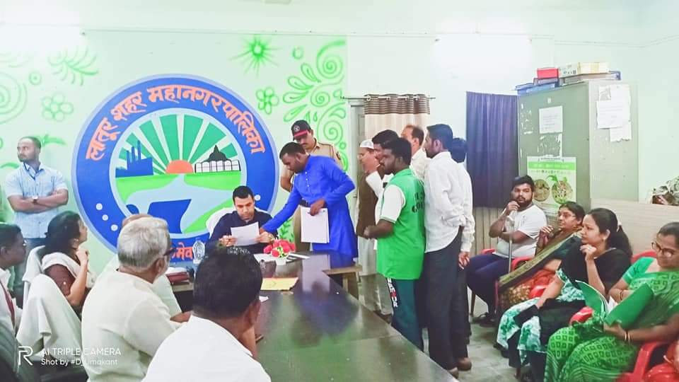 राष्ट्रवादी काँग्रेस अर्बन सेल च्या वतीने महानगरपालिकेचे प्रभारी आयुक्त पृथ्वीराज बी. पी. यांना नागरी समस्यांचे निवेदन