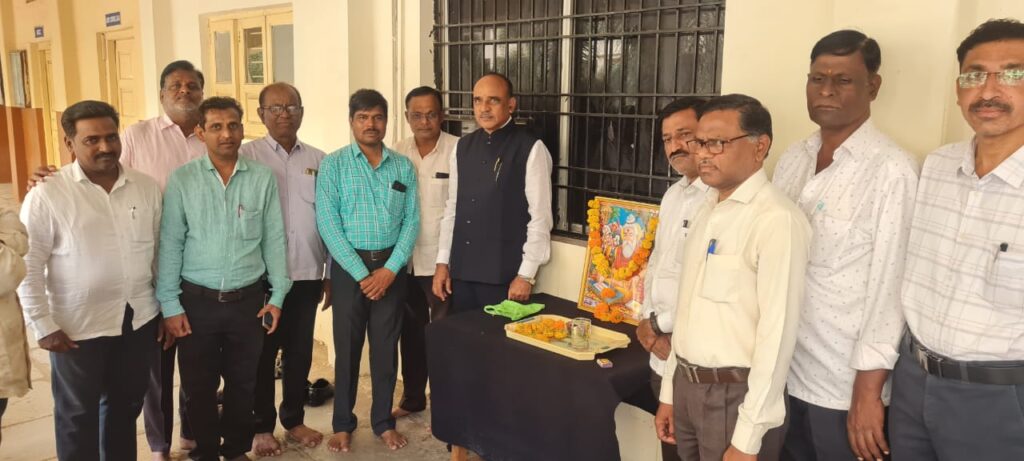 शिवाजी महाविद्यालयात महर्षी वाल्मिकी यांची जयंती साजरी