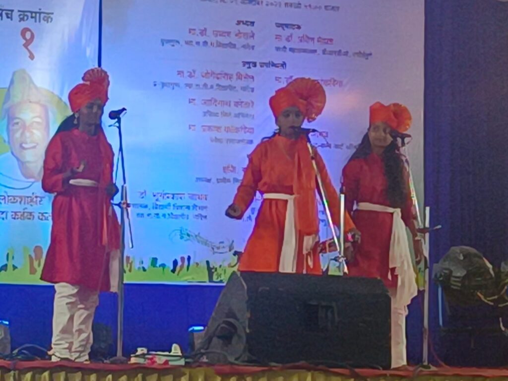 महात्मा फुले महाविद्यालयाच्या विद्यार्थ्यांनी पोवाड्यातून जागविला छत्रपती शिवरायांचा जाज्वल्य इतिहास...!