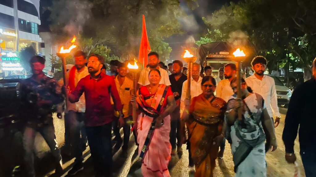 युवासेनेकडून उद्धव ठाकरे यांच्या विचारांची मशाल रॅली