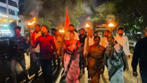 युवासेनेकडून उद्धव ठाकरे यांच्या विचारांची मशाल रॅली