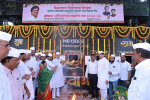 मांजरा साखर कारखान्याचे हंगाम दहा लाख मेट्रिक टन ऊस गाळपाचे उद्दिष्ट - माजी मंत्री दिलीपराव देशमुख
