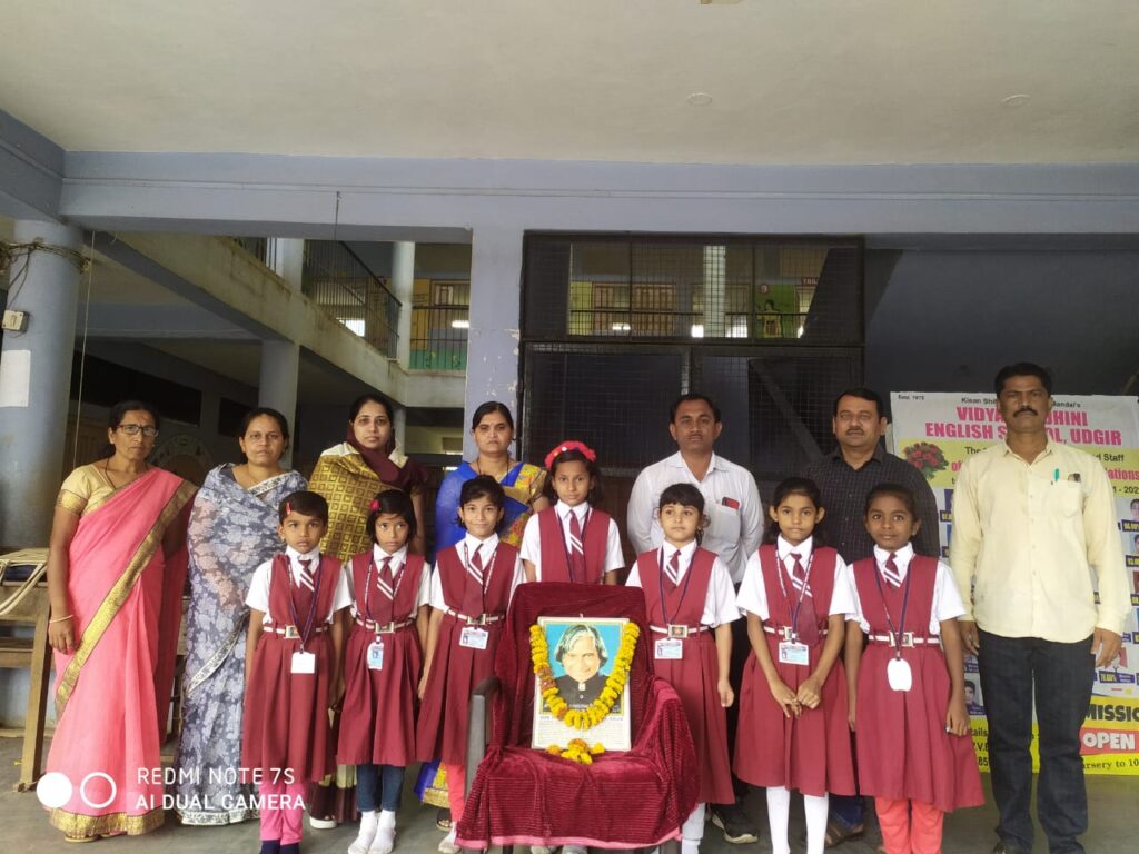 विद्यावर्धिनी इंग्लिश स्कूलमध्ये वाचन प्रेरणा दिन उत्साह साजरा