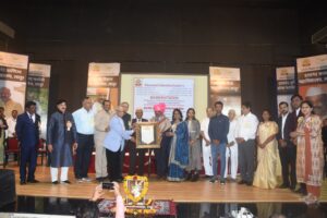 दयानंद महाविद्यालयामुळे भावी आयुष्यातील संस्काराचे धडे मिळाले - न्यायमूर्ती शिवकुमार डिगे