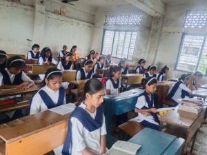 सलग तीन तास वाचन करून वाचन प्रेरणा दिन साजरा