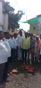 बनशेळकीत ५ लक्ष रु. रस्त्याच्या कामाचे सभापती मुन्ना पाटील यांच्या हस्ते शुभारंभ