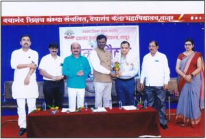 दयानंद कला महाविद्यालयात सत्रांत बैठक संपन्न