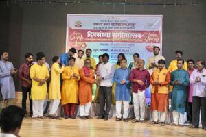 दयानंद कला महाविद्यालयात दिपसंध्या संगीतोत्सव कार्यक्रम संपन्न
