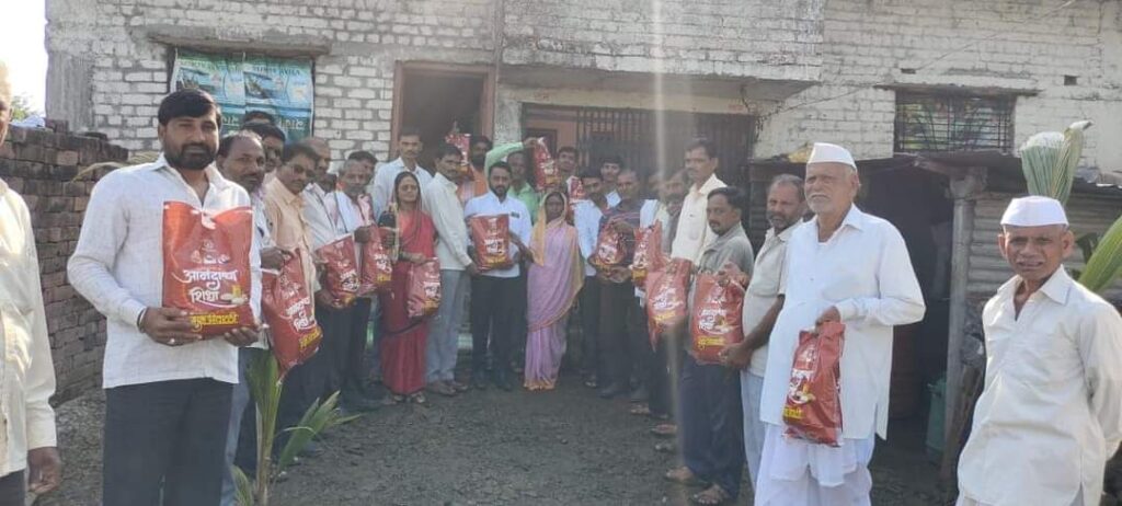 विविध कार्यकारी सेवा सहकारी सोसायटी सुनेगाव शेद्री शेनी येथे आनंदाचा शिधा किटचे वाटप