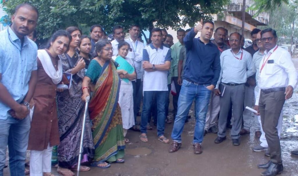 लातूरकरांच्या व्यथा ऐकण्यासाठी जिल्हाधिकारी पोहचले "सी " झोन मध्ये