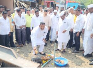 आ. बाबासाहेब पाटील यांच्या हस्ते २८५ लक्ष रुपयांच्या रस्ते कामाचे भूमिपूजन