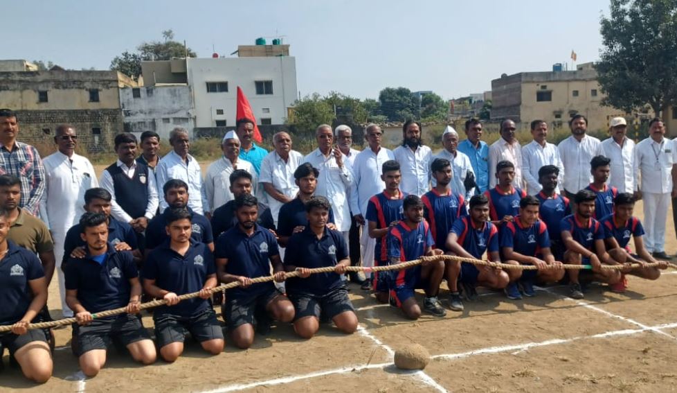 महात्मा फुले महाविद्यालयात विद्यापीठस्तरीय रस्सीखेच स्पर्धेचे थाटात उद्घाटन