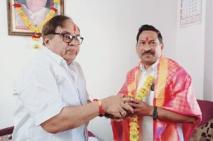 प्राचार्य डॉ. वसंत बिरादार यांचा अरविंद पाटील एकंबेकर यांच्या हस्ते सत्कार