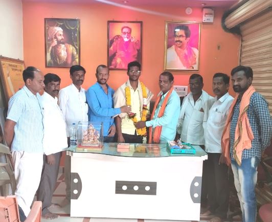 चौकटे यांचा शिवसेनेच्या वतीने सत्कार