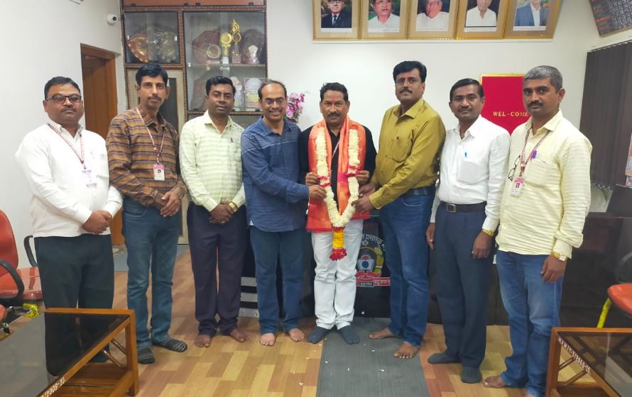 महात्मा फुले महाविद्यालयात प्राचार्य डॉ. वसंत बिरादार व डॉ. सतीश ससाणे यांचा सत्कार