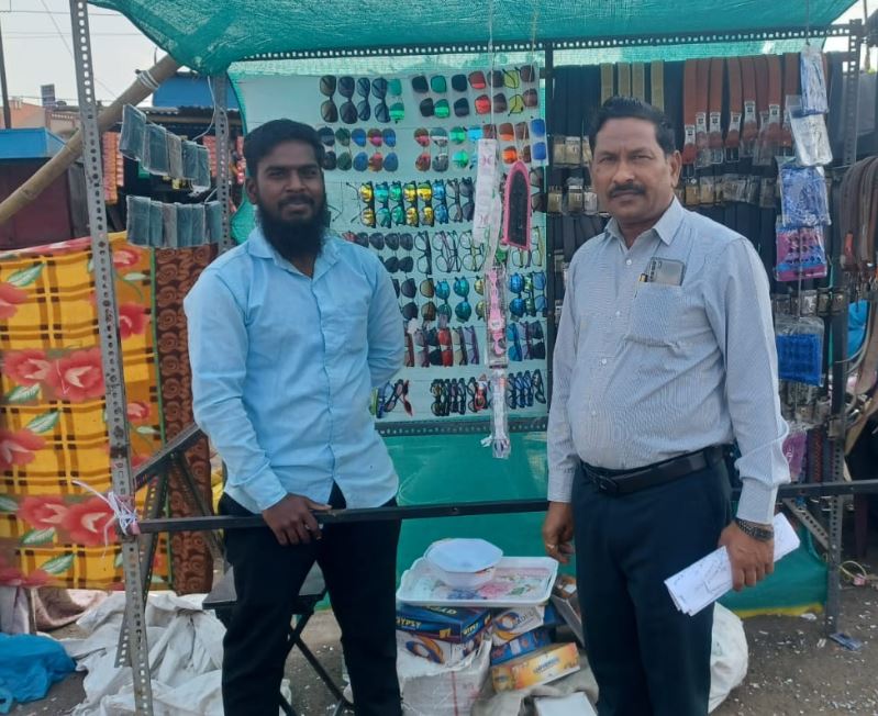 माळेगावातही महात्मा फुले महाविद्यालयाच्या विद्यार्थ्यांचा स्टॉल…!