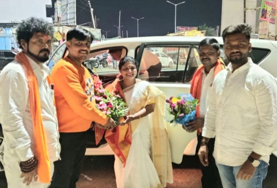 शिवसेना उपनेत्या सुषमाताई अंधारे यांचा रेणापूर तालुक्याच्या वतीने सत्कार